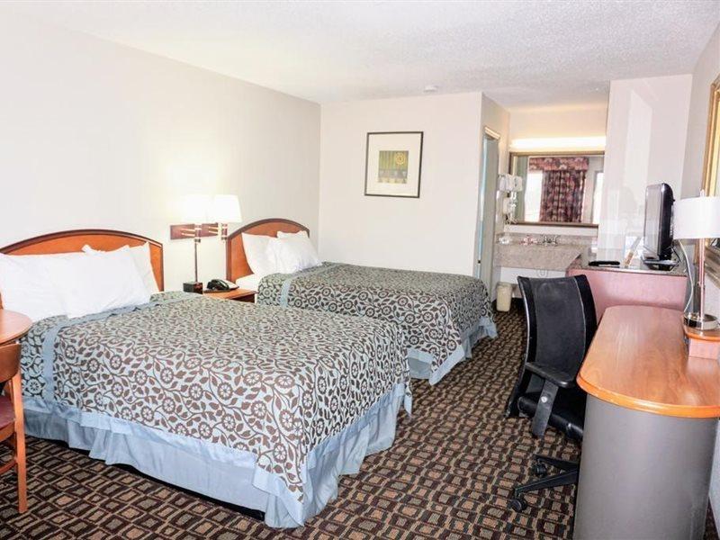 Days Inn By Wyndham Augusta Wheeler Road Exteriör bild