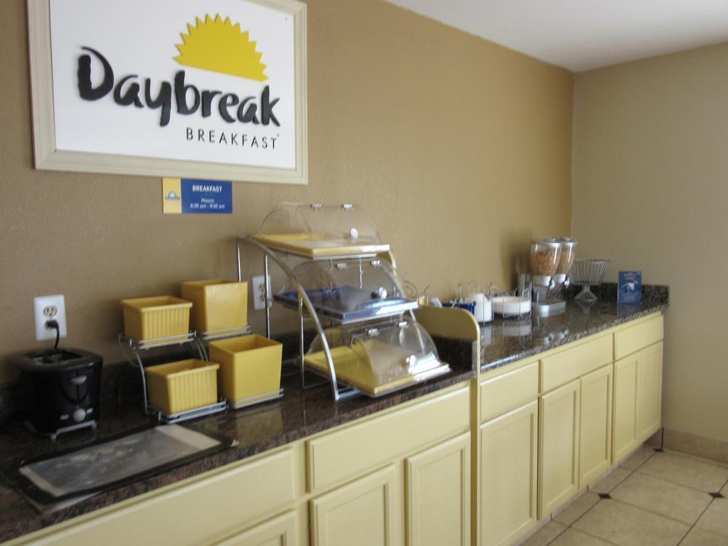 Days Inn By Wyndham Augusta Wheeler Road Exteriör bild