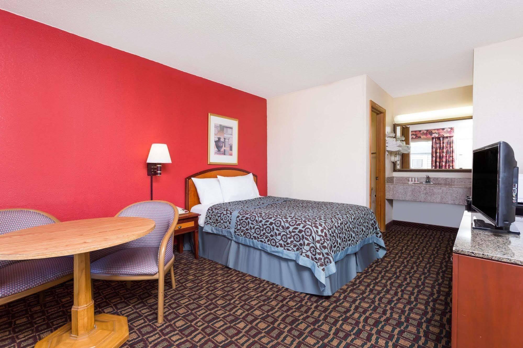 Days Inn By Wyndham Augusta Wheeler Road Exteriör bild