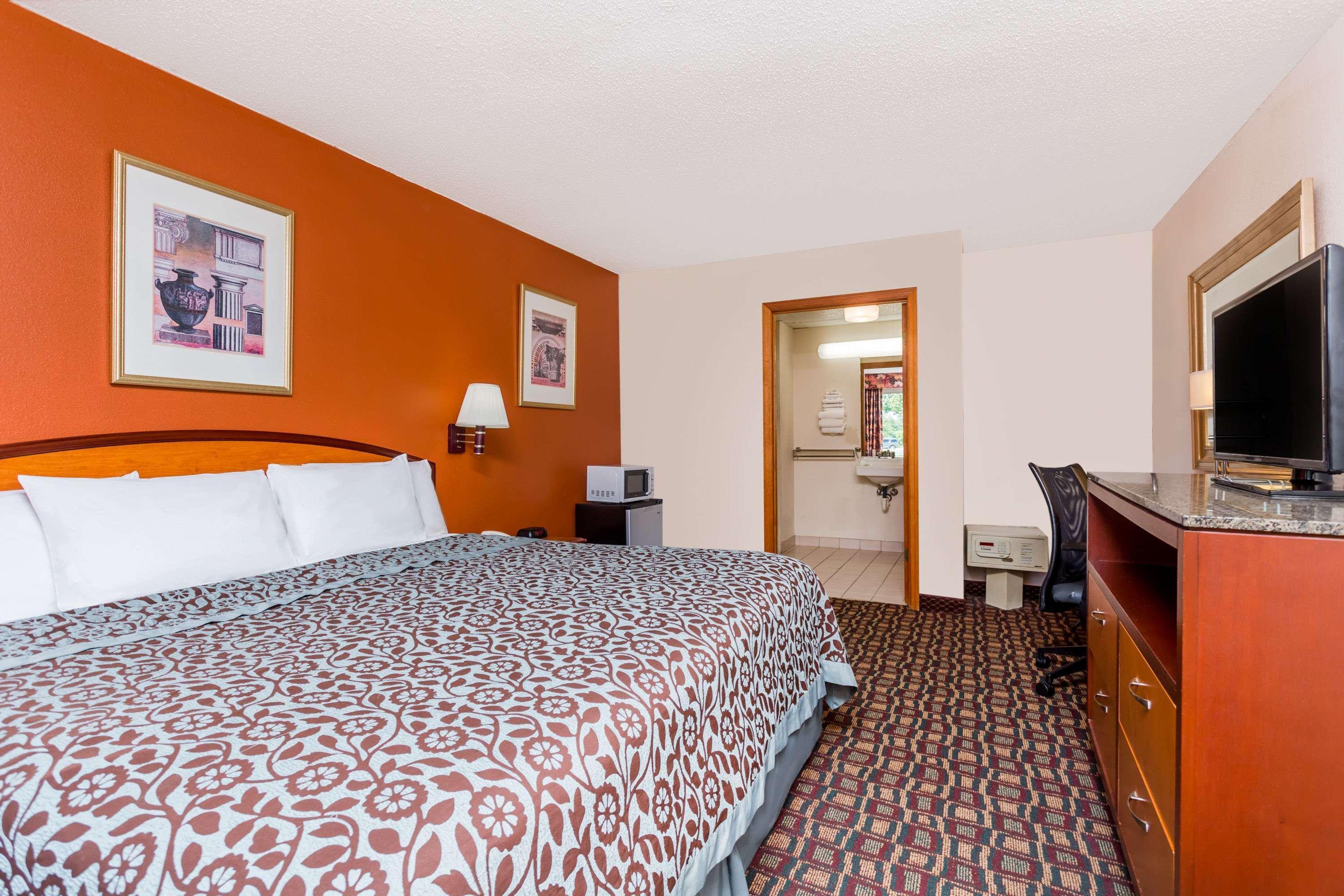 Days Inn By Wyndham Augusta Wheeler Road Exteriör bild