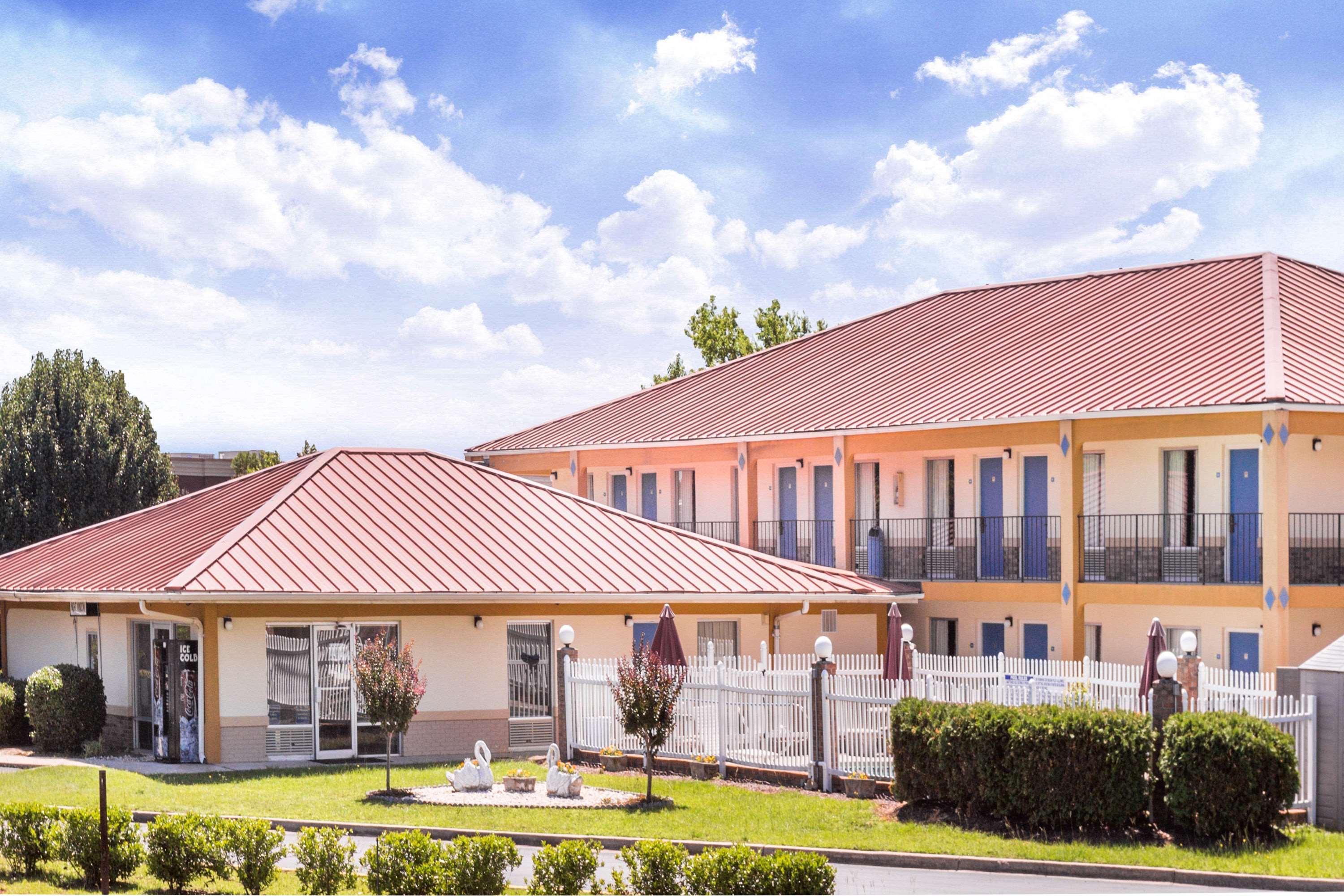 Days Inn By Wyndham Augusta Wheeler Road Exteriör bild