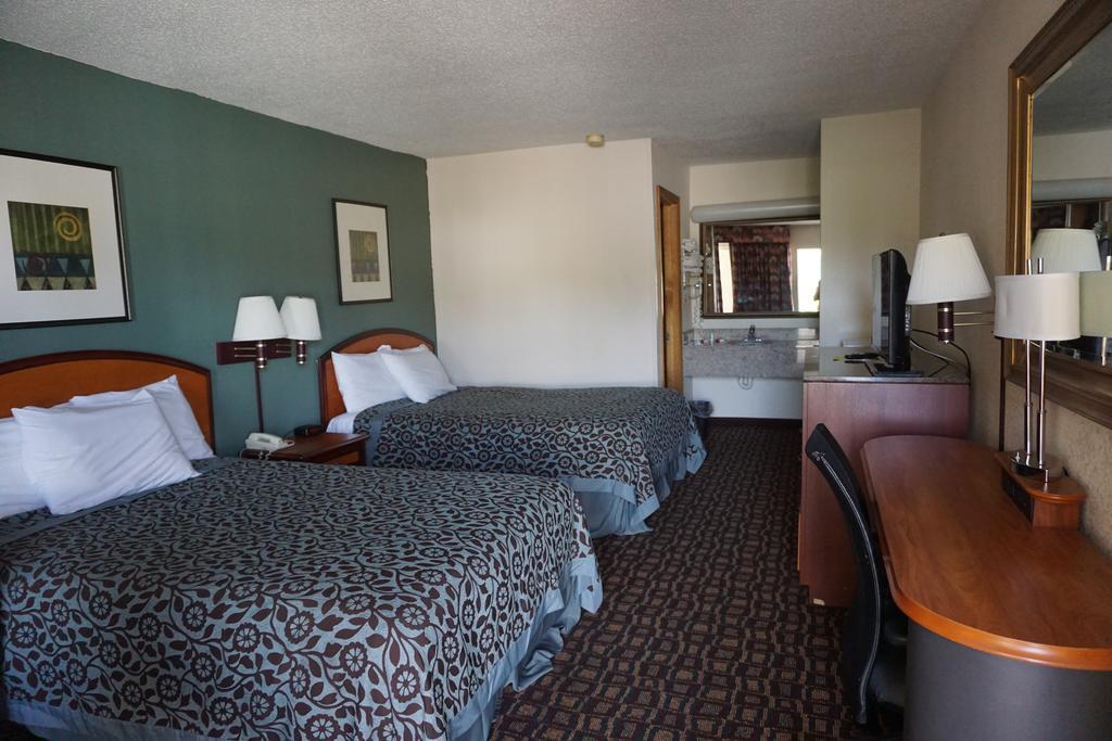 Days Inn By Wyndham Augusta Wheeler Road Exteriör bild