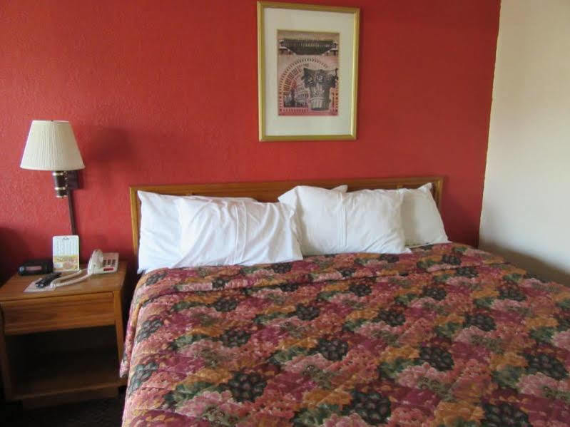 Days Inn By Wyndham Augusta Wheeler Road Exteriör bild