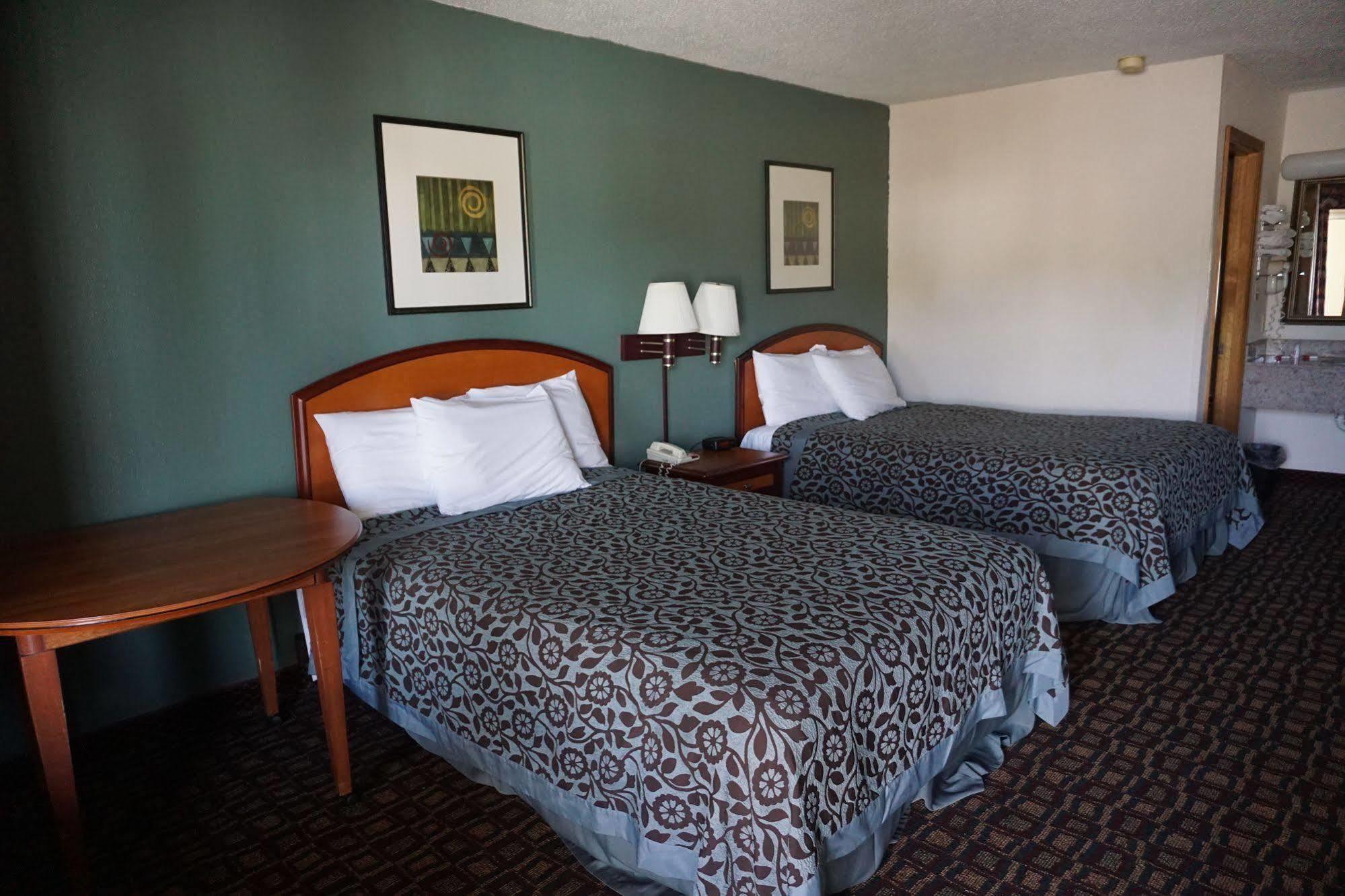 Days Inn By Wyndham Augusta Wheeler Road Exteriör bild