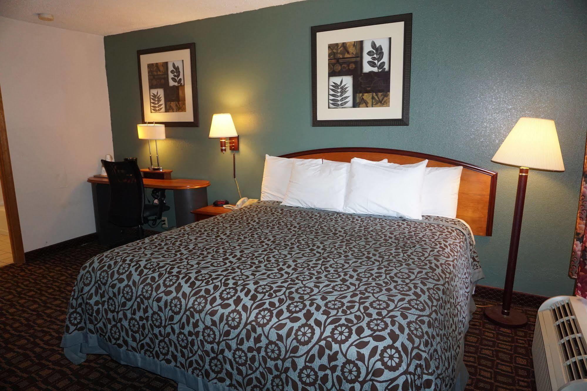 Days Inn By Wyndham Augusta Wheeler Road Exteriör bild