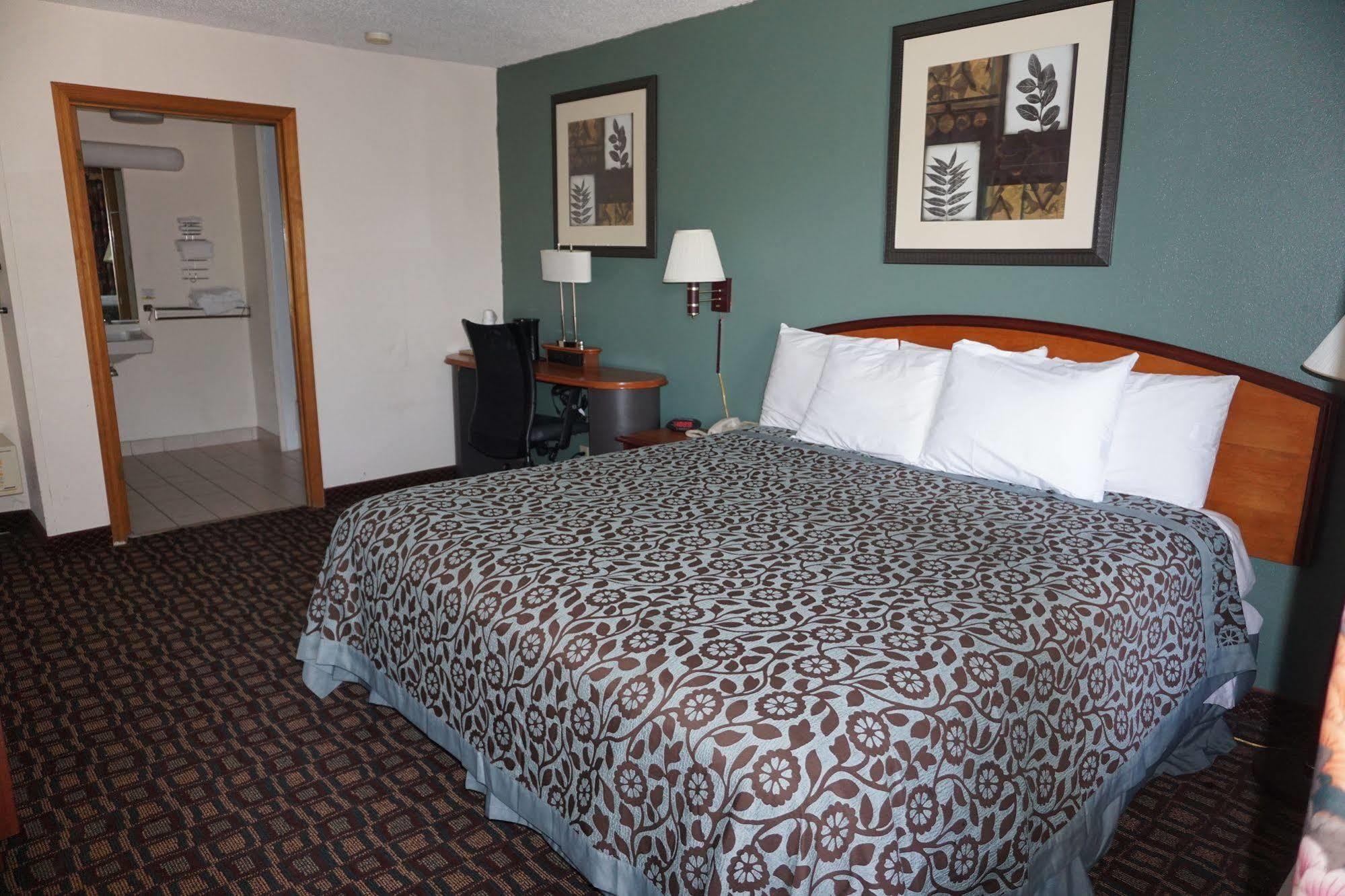 Days Inn By Wyndham Augusta Wheeler Road Exteriör bild