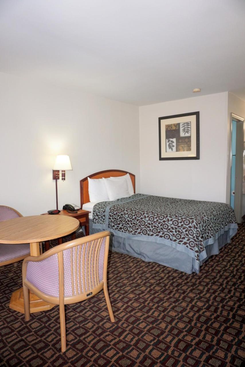 Days Inn By Wyndham Augusta Wheeler Road Exteriör bild